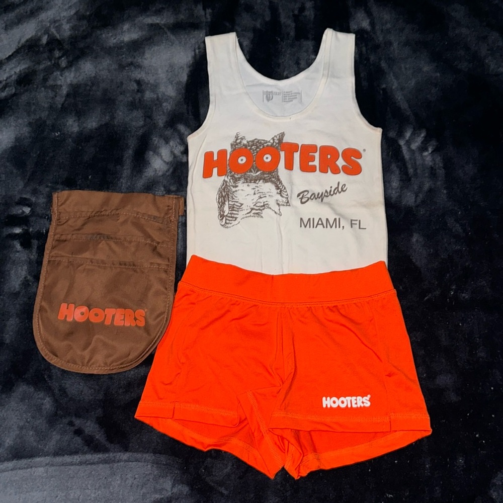 RARE Bayside Miami, FL Hooters Uniform